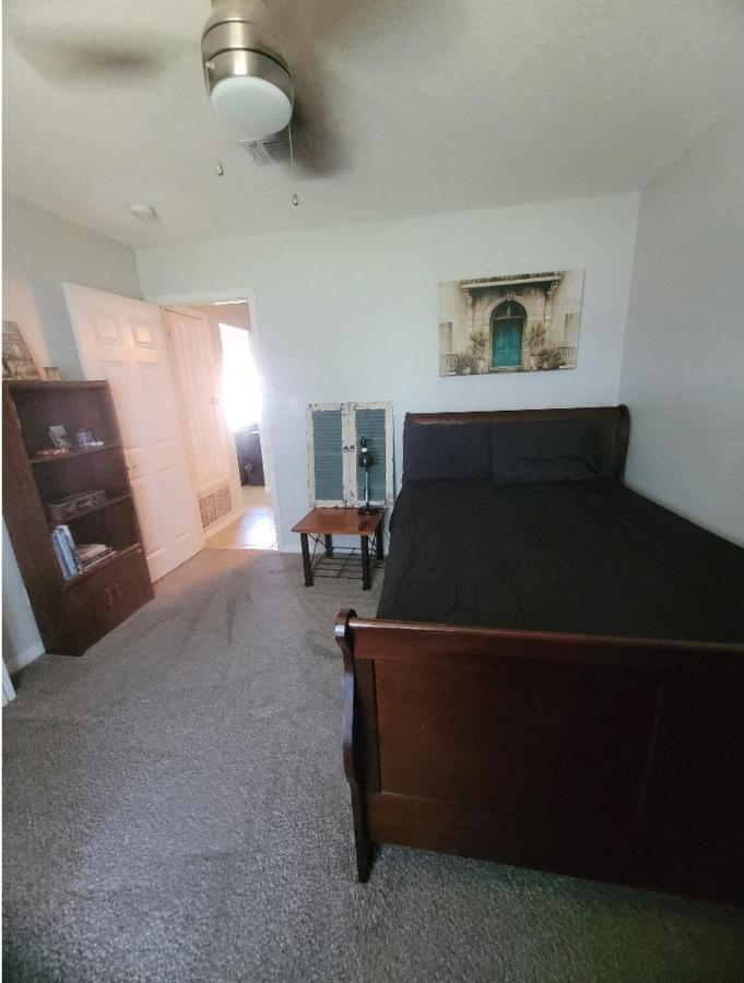 Bedroom Four Minutes From Beach 彭萨科拉 外观 照片