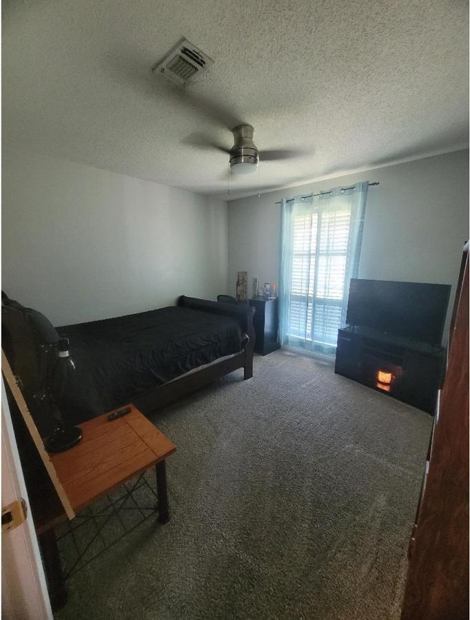 Bedroom Four Minutes From Beach 彭萨科拉 外观 照片