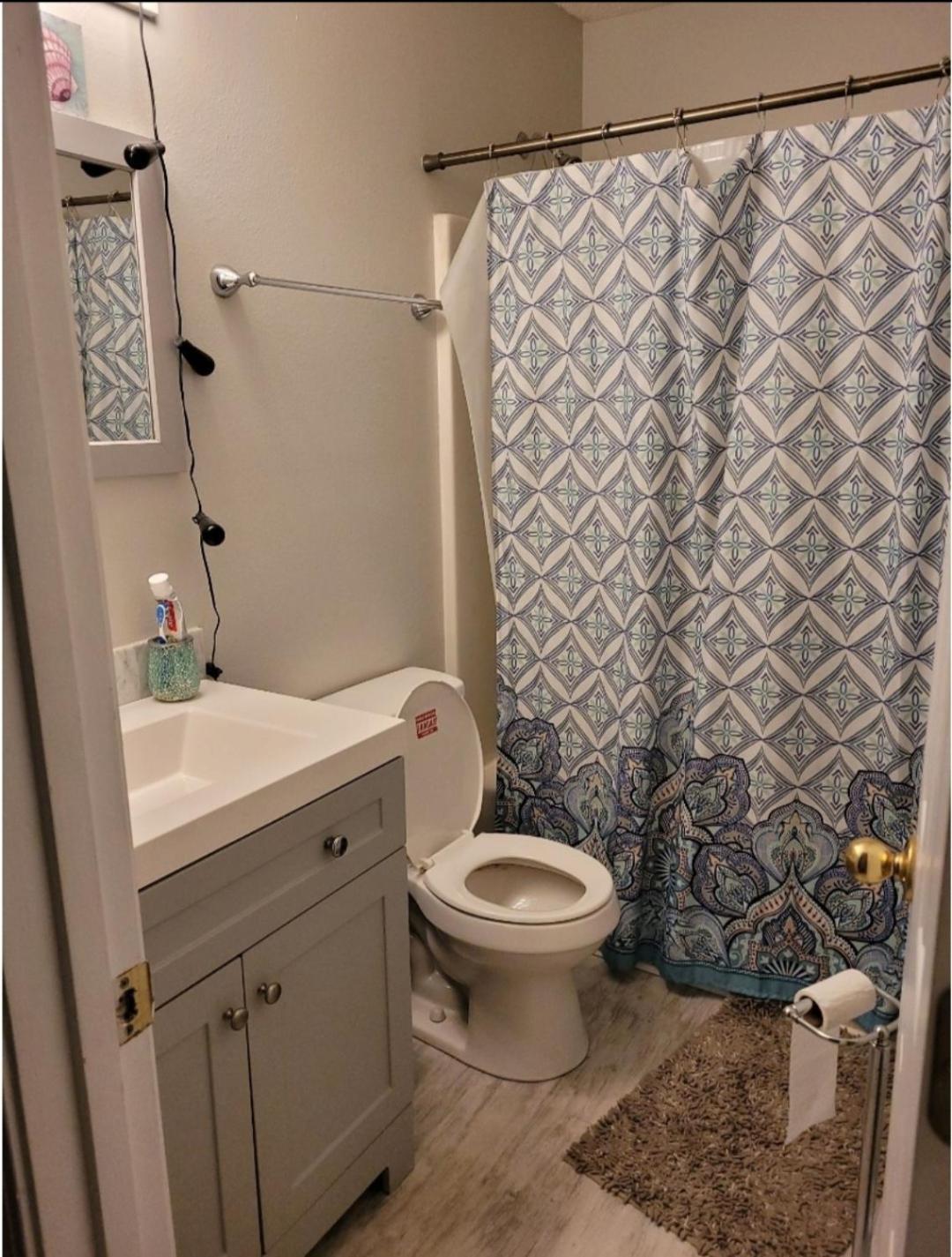 Bedroom Four Minutes From Beach 彭萨科拉 外观 照片